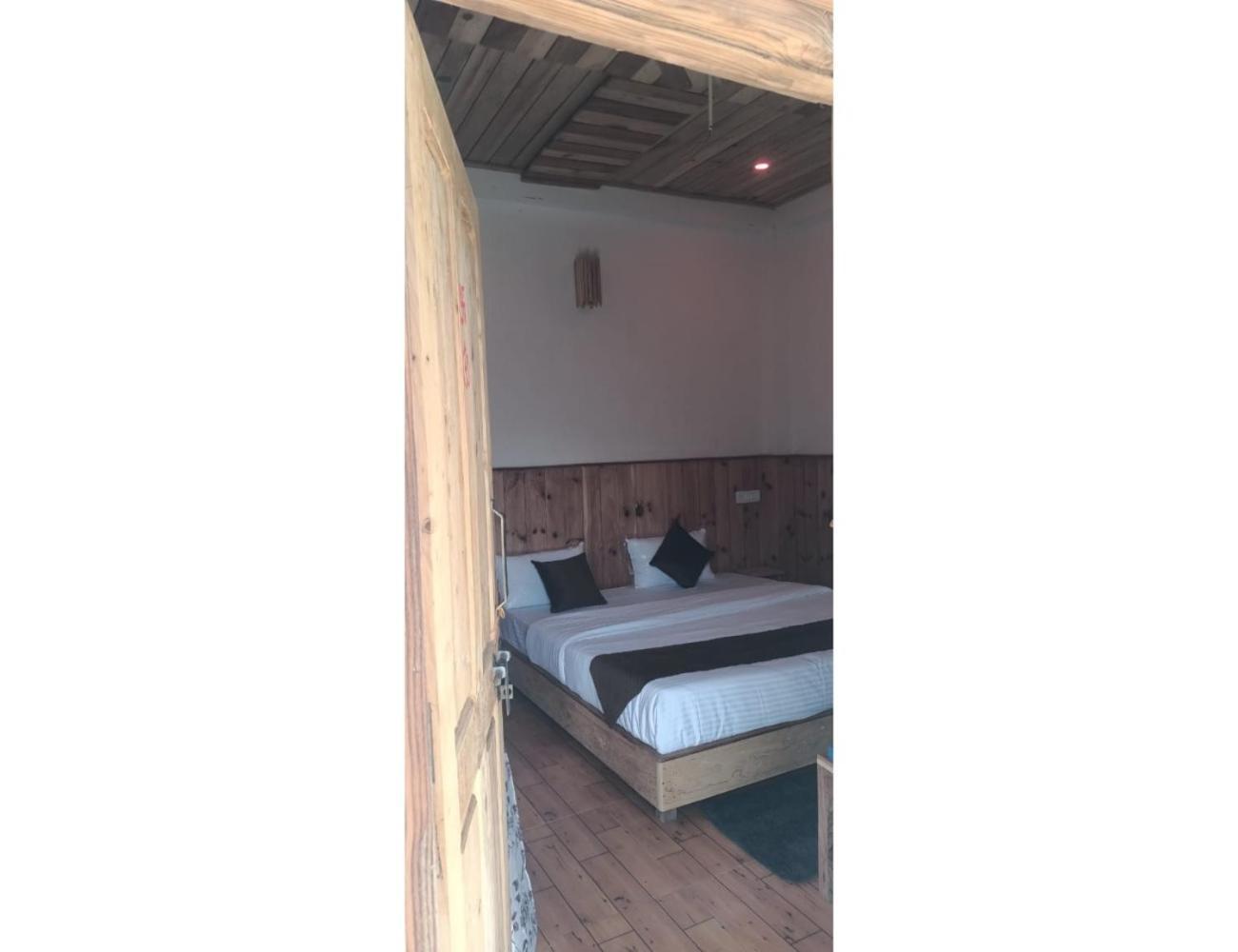 Tiger Hill Resort, *