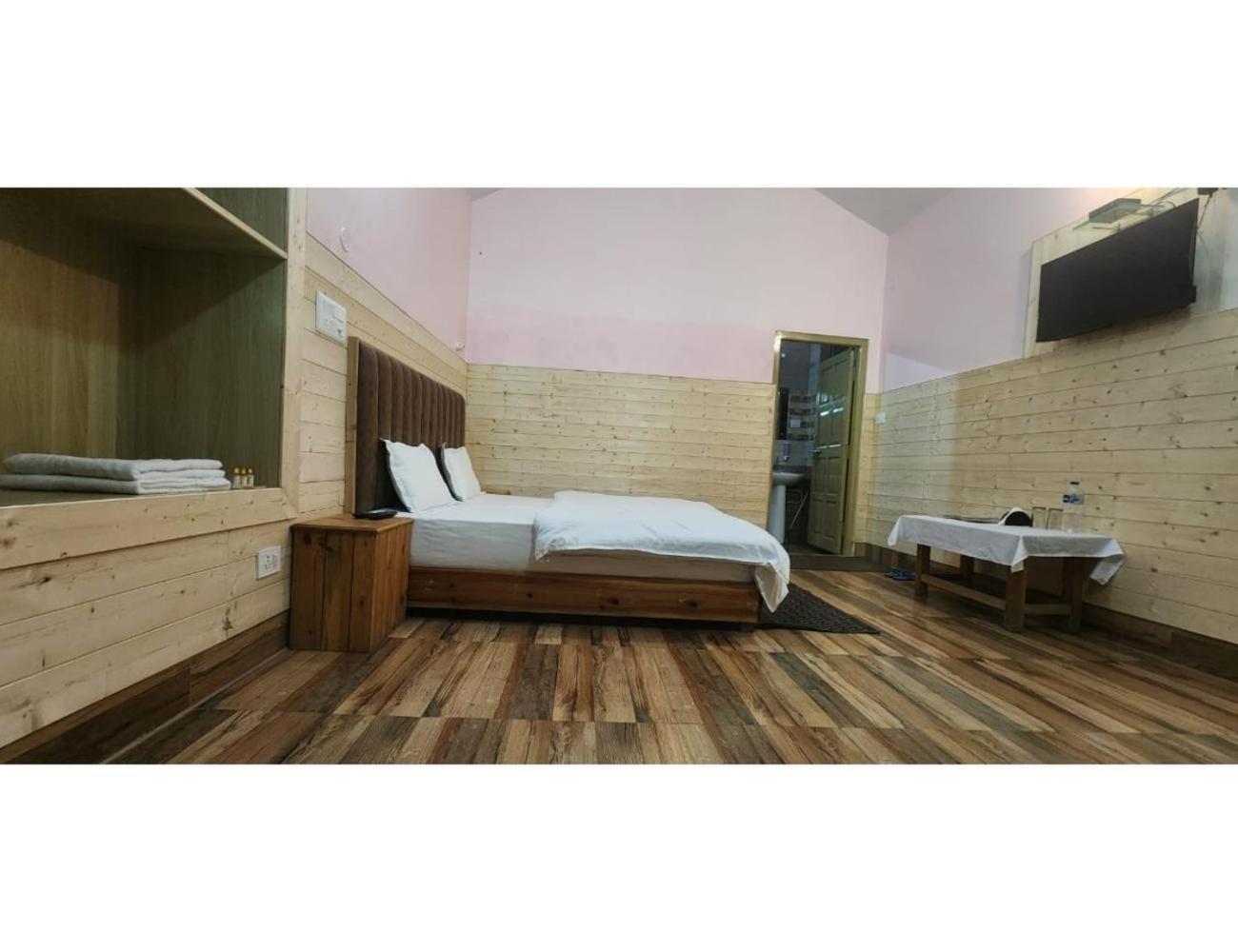 Homestay Hills Resort, *