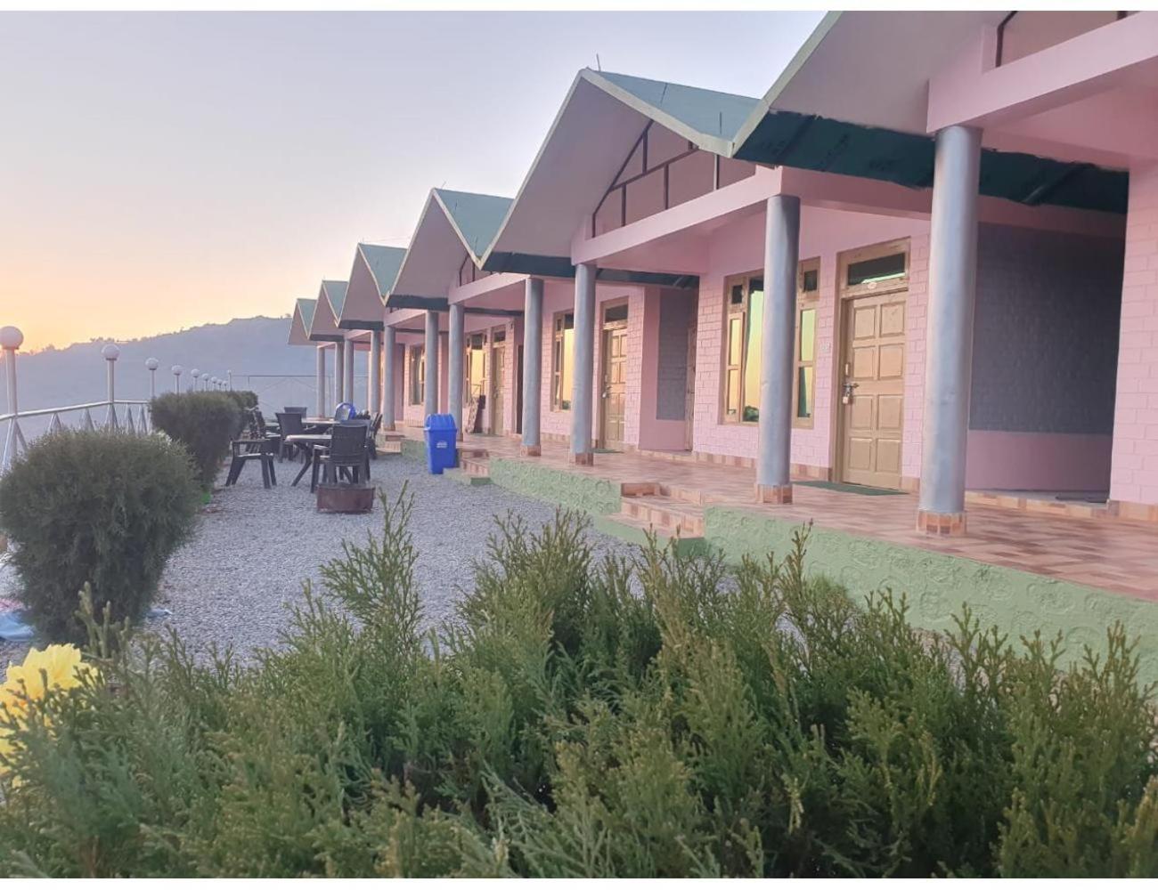 Hills Resort, * Chakrata