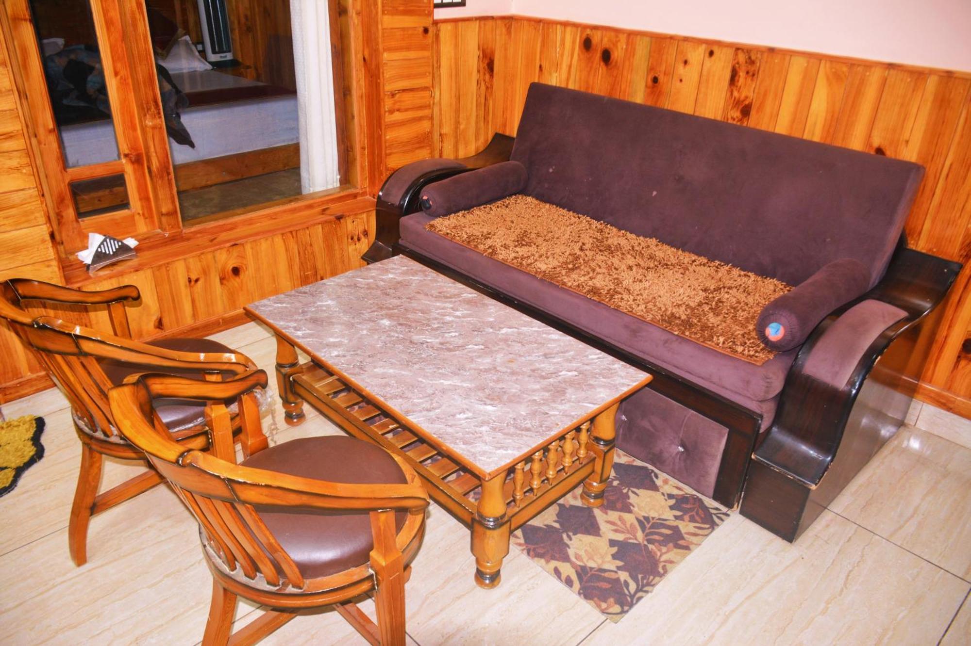 Anurag Hotel 4*