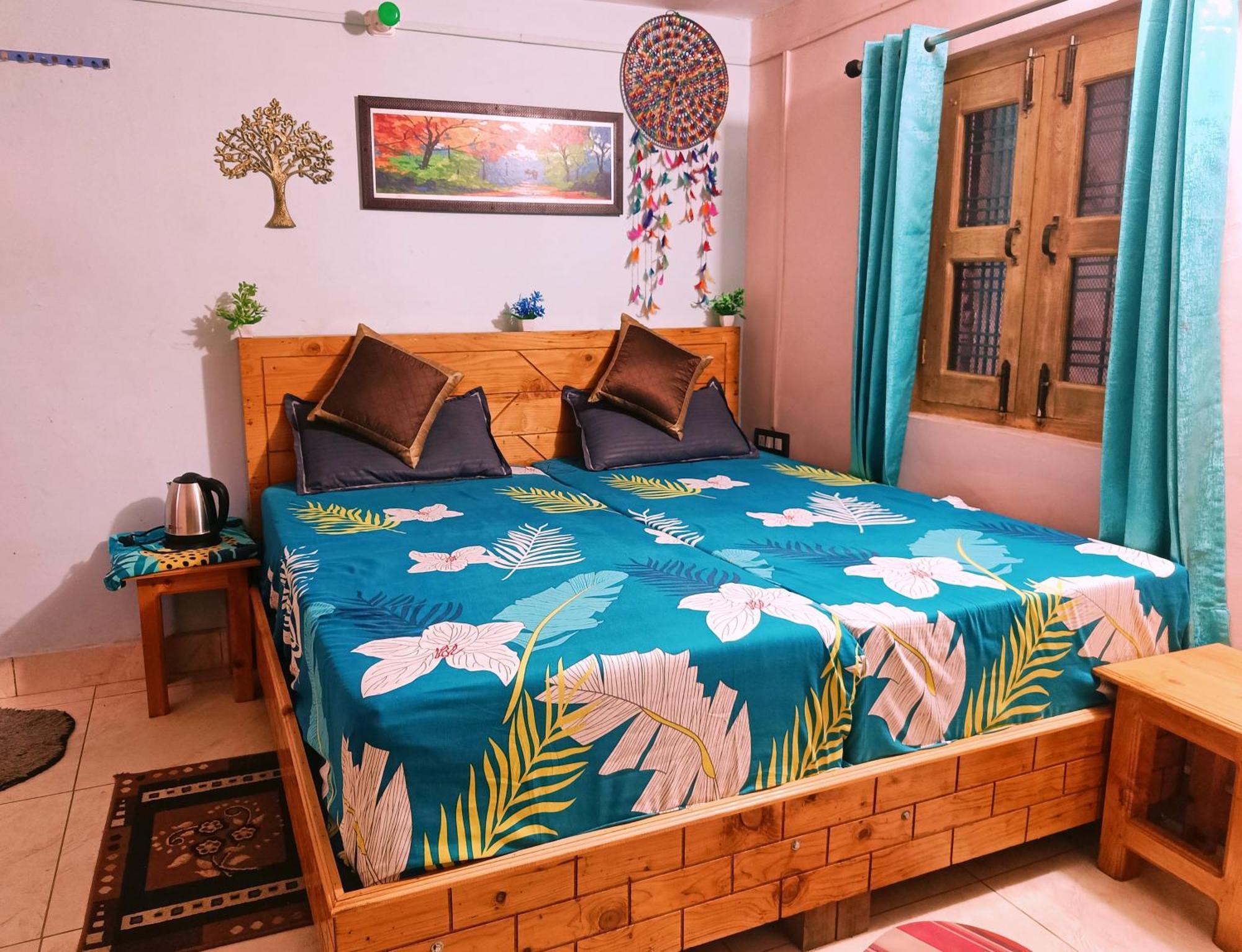 Anurag Hotel 4*