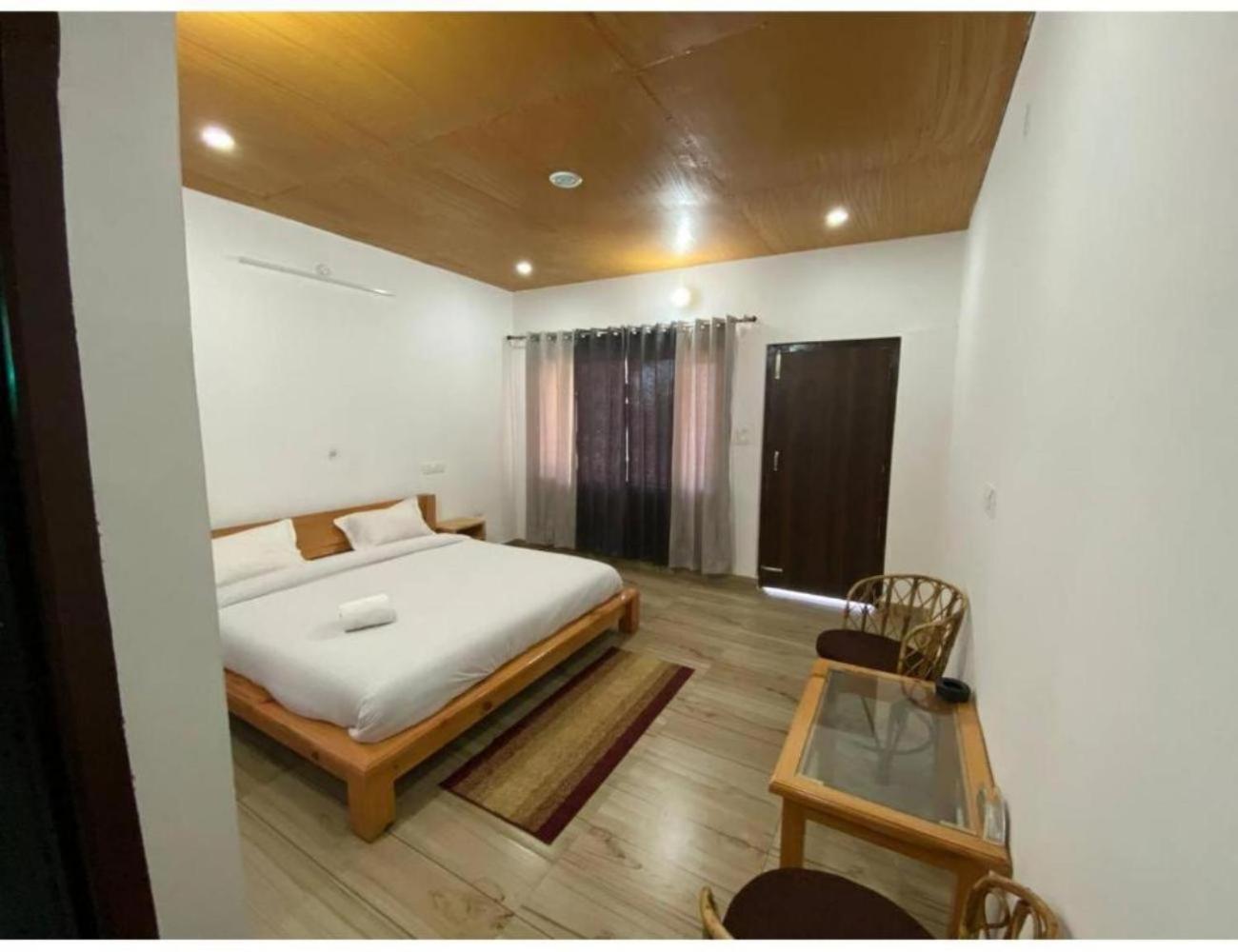 Lagapokhri Hill Resort, Homestay Chakrata