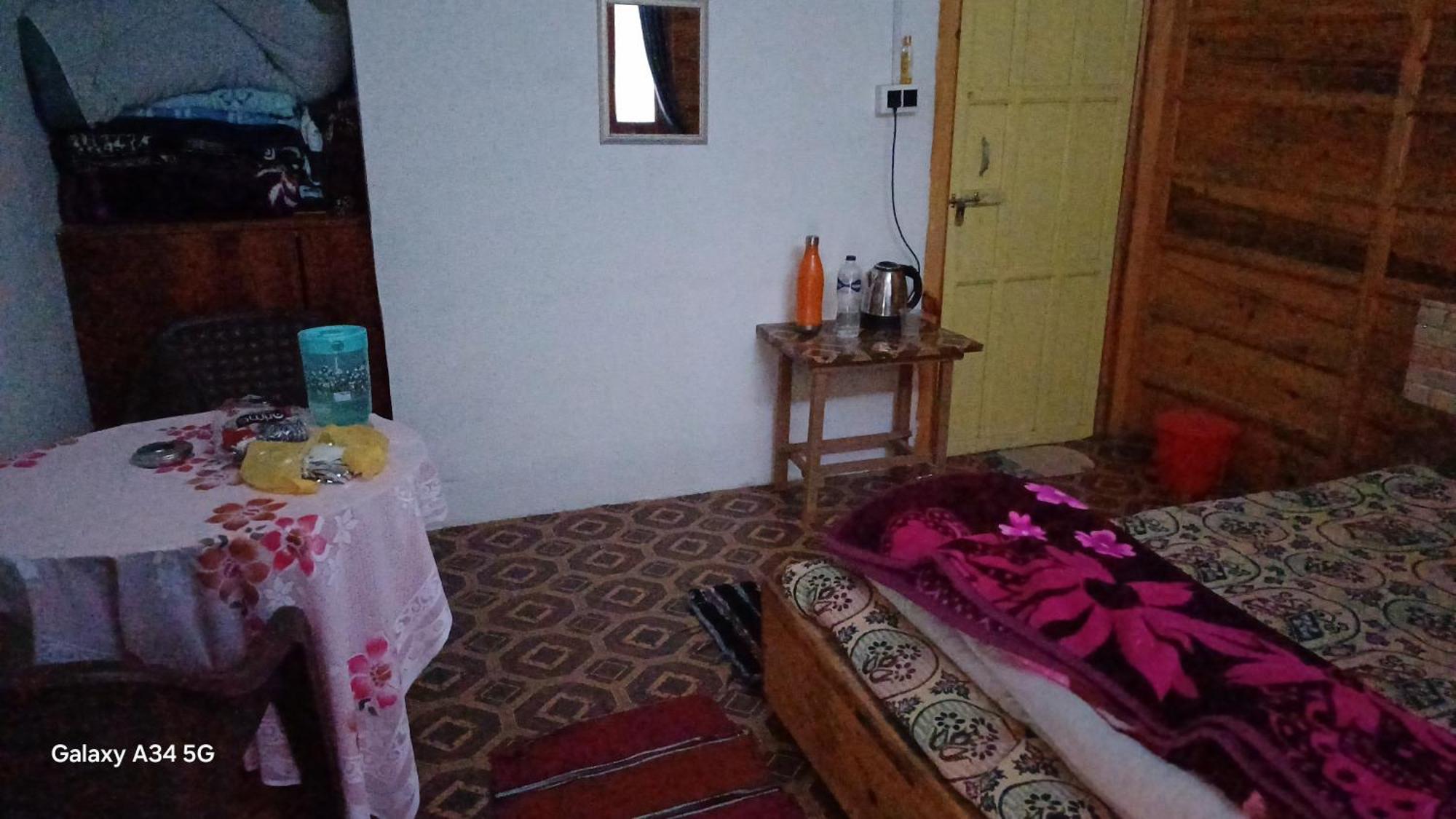 Sarthak Niwas And Homstay Saintoli Apartment Chakrata
