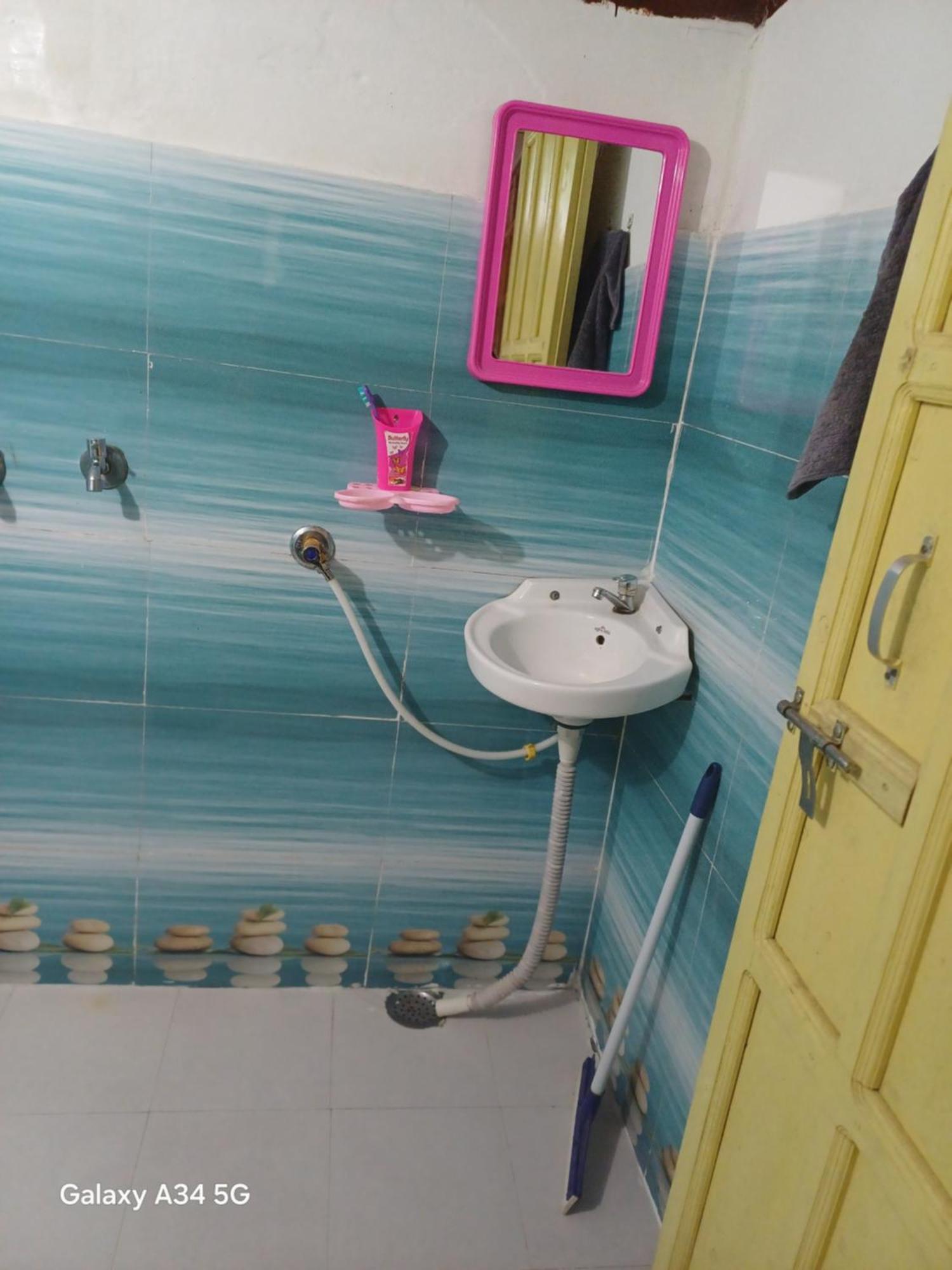 Apartment Sarthak Niwas And Homstay Saintoli *