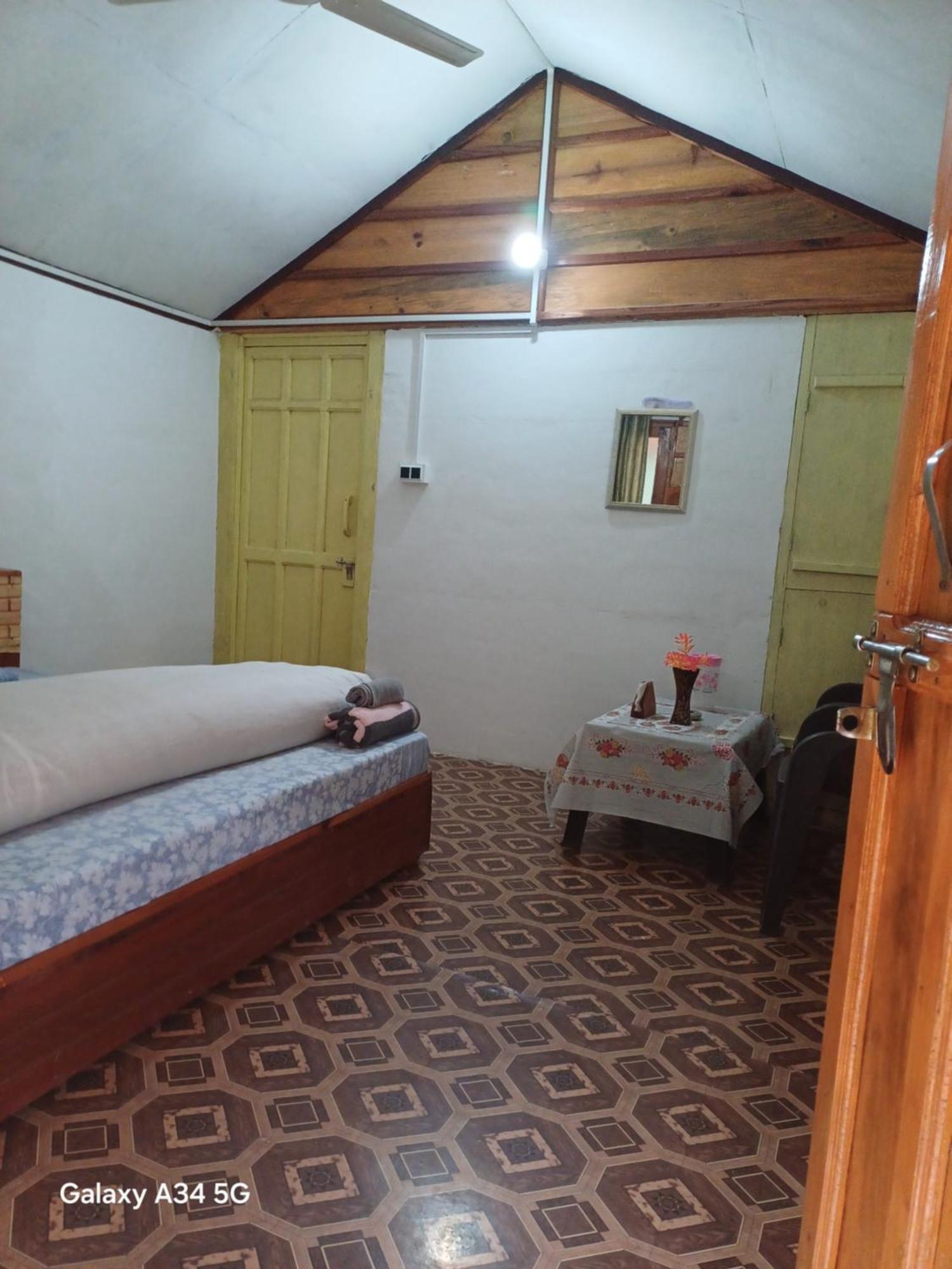 Sarthak Niwas And Homstay Saintoli Apartment *